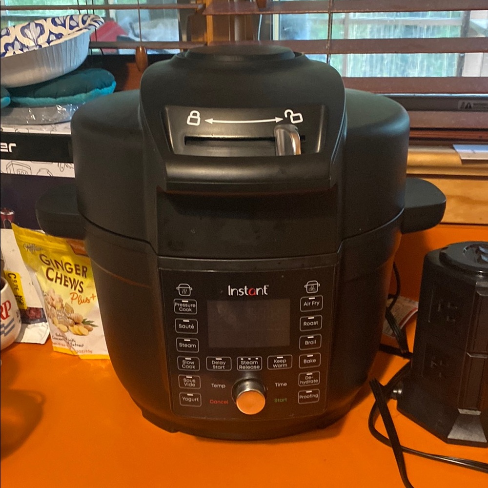 Instant Black Pressure Cooker - Only Used Once, Like New